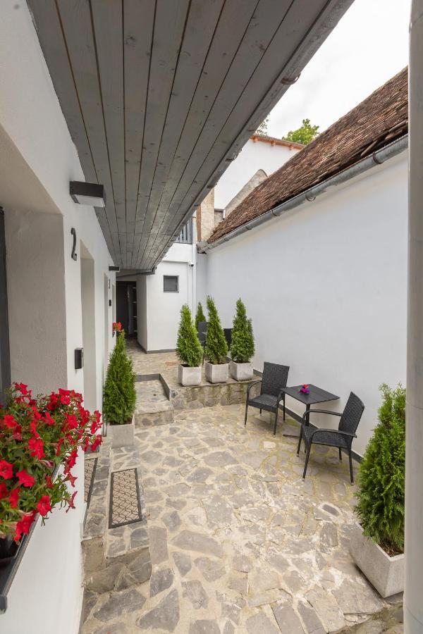 Отель Casa Sedra Брашов Экстерьер фото